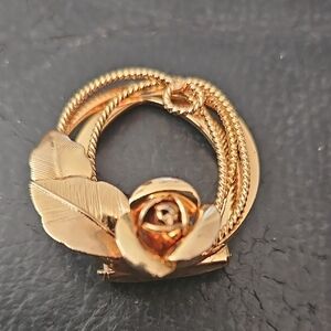 VINTAGE GOLD TONE TEXTURED ROSE FLOWER FLORAL SCARF SASH CLIP